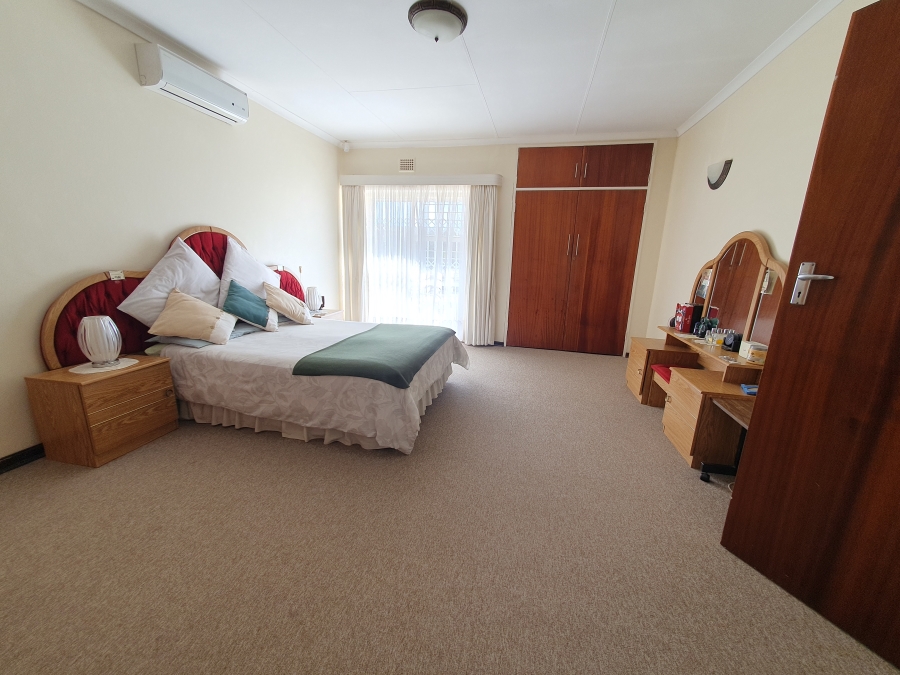 4 Bedroom Property for Sale in Flamingo Park Free State